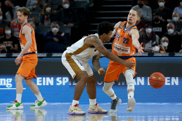 定位球进攻 定位球进攻